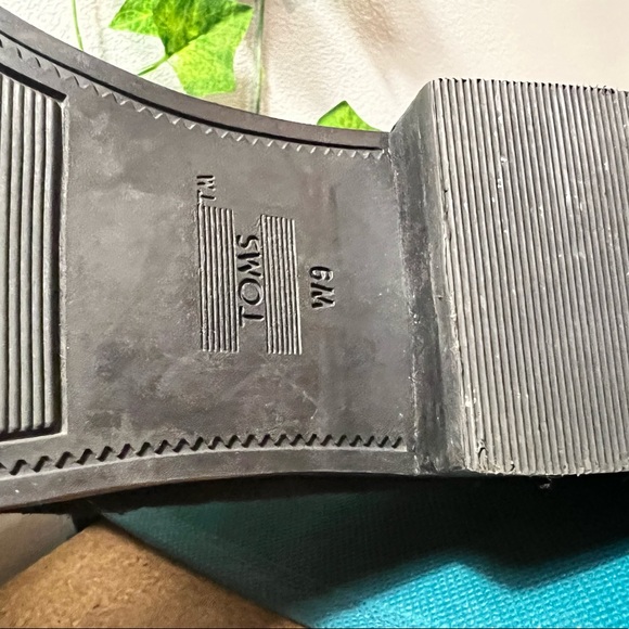 TOMS “suede” loafers - Picture 5 of 6